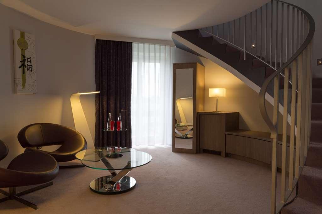 Domaine La Charpiniere, The Originals Collection Hotel Saint-Galmier Room photo